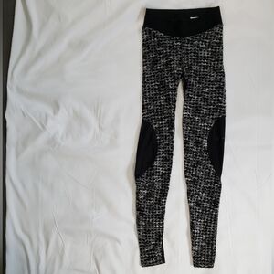 Nike Pro Hyper Warm leggings Size XS  Grey & Black Diamond Pattern